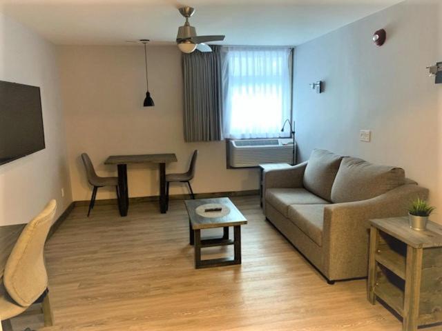 Hotel Far Hills Val-Morin Bagian luar foto